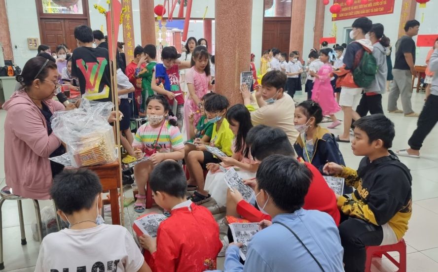 颍川双语学校举办新春盛会