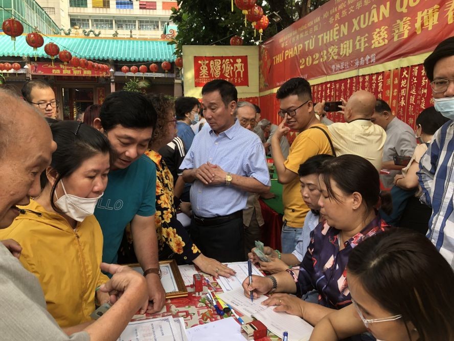 热心人士纷纷乐捐善款。