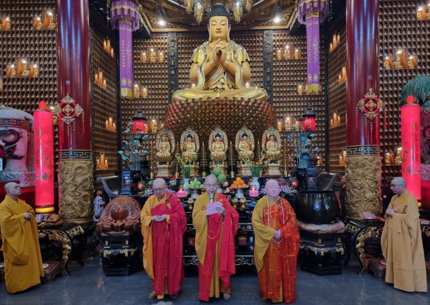 市华人佛教在万佛寺团拜。