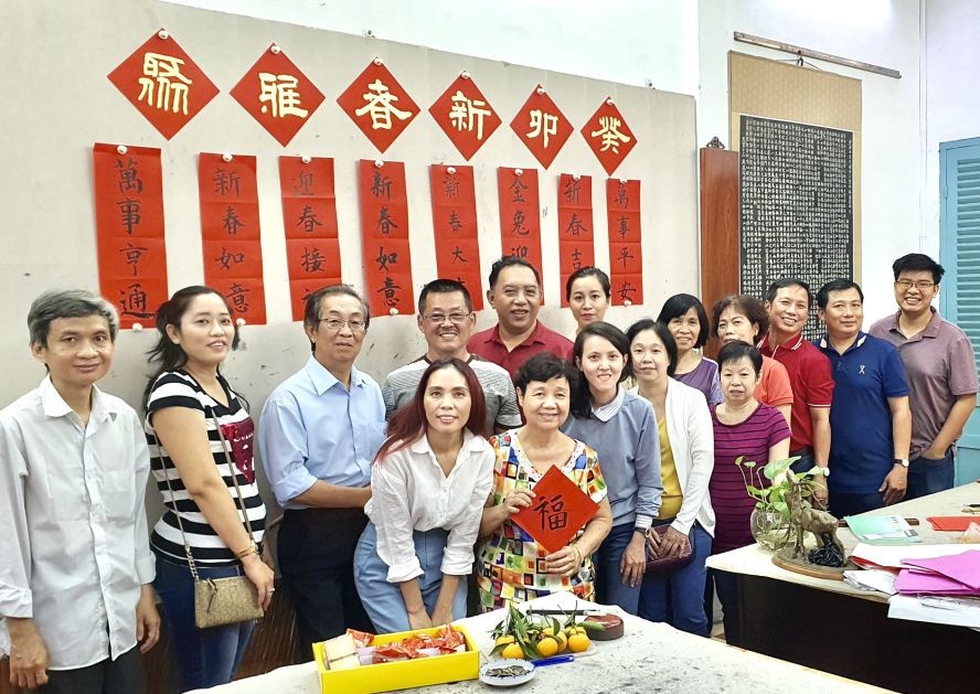 书法班师生留影。