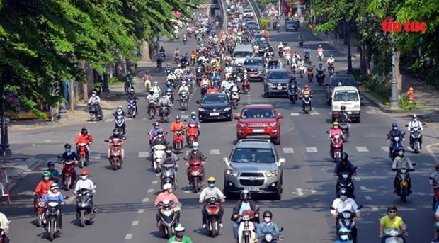 春节后民众纷纷重返本市复工复课。