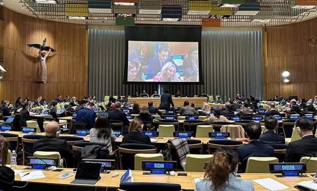 《全球数字契约》(GDC)政府间第一次非正式磋商会议现场。（图：越通社）