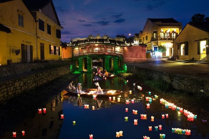 会安古埠夜景一隅。（图：互联网）