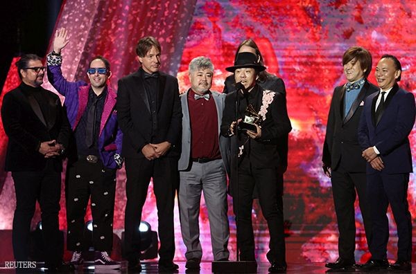 宅见将典登台领奖。（图：路透社）