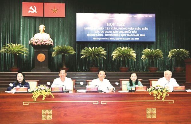 提高新闻媒体在建设发展本市的角色