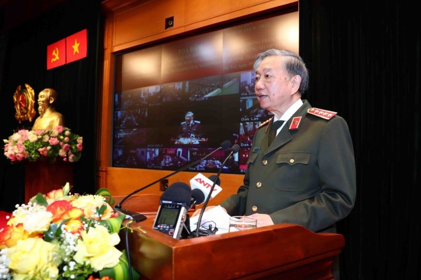 公安部部长苏霖大将在研讨会上致词。（图：VOV）