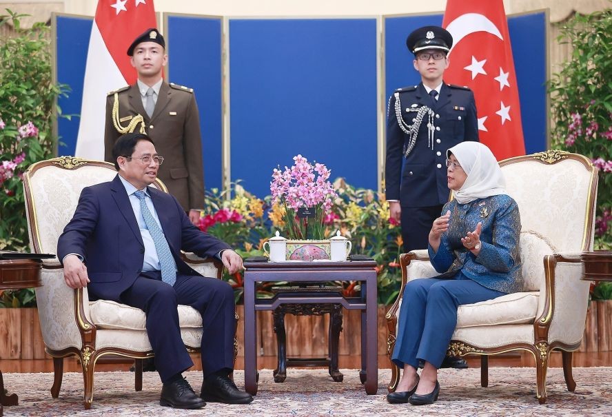 政府总理范明政会见新加坡总统哈莉玛‧雅各。（图：越通社）