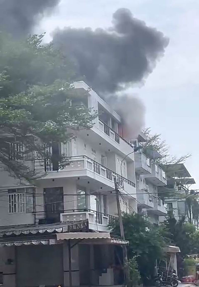 第八郡某纸巾店铺失火