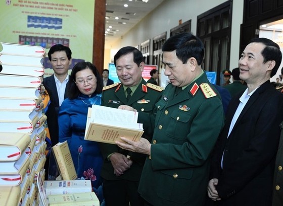 军队贯彻阮富仲总书记肃贪思想