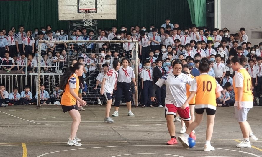 麦剑雄学校举办女中学生足球赛