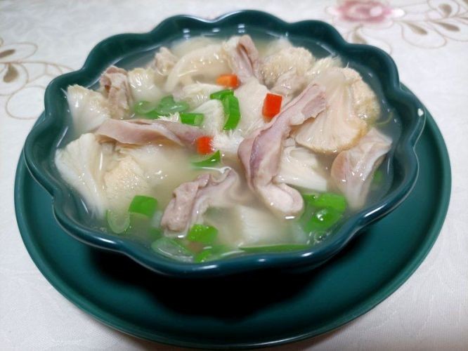 “鲜菌猪肚汤”的家常做法