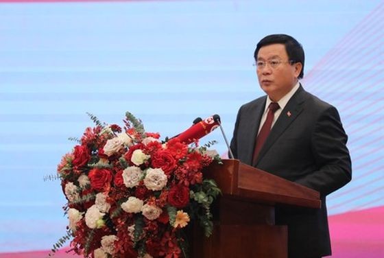 胡志明国家政治学院院长阮春胜在会上致词。（图：曰钟）