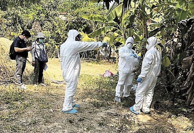 日前柬埔寨当局派调查员到女童所住村落调查。（图：AP）