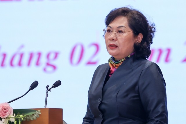 国家银行行长阮氏红在会上致词。