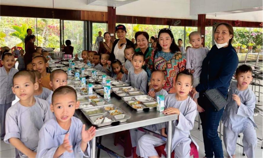 平西市场商贩行善