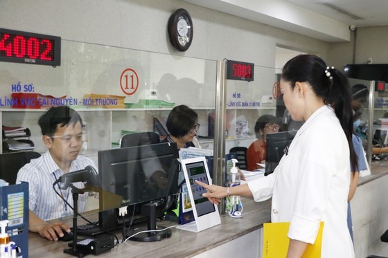 民众评价对第十二郡“一站式”部门公务员、职工的满意度。