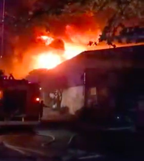 第十二郡某饲料厂失火