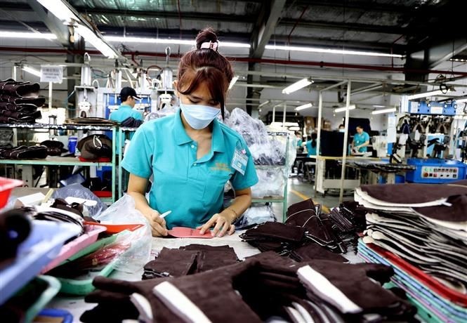 企业努力克服困难为劳工创造就业。