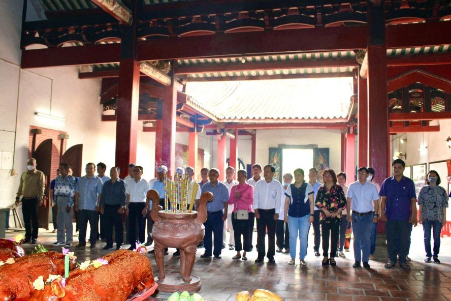 本市各福建会馆理事会代表以及贵宾参加春祭活动。