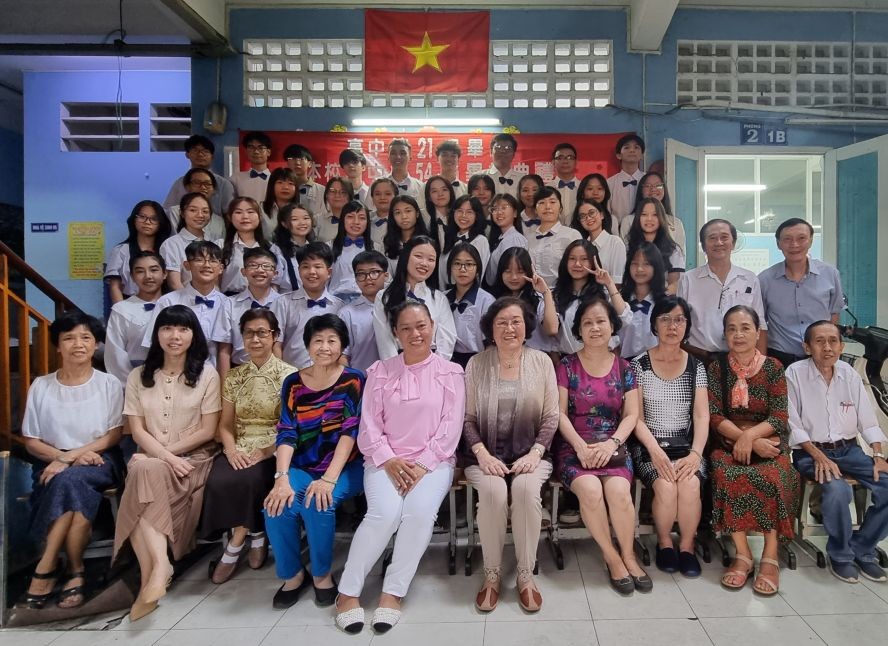 礼文华文中心举行毕业典礼