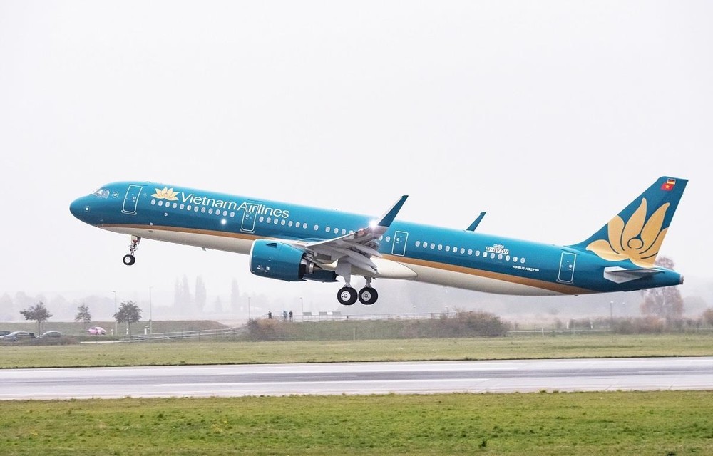 越航的一架客机正在起飞。（示意图：越通社）