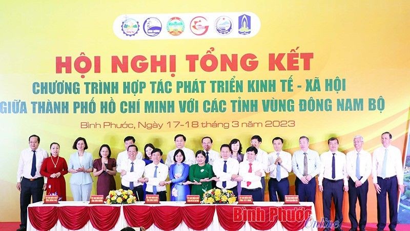 市人委会与南部东区各省签署社经发展合作协议。