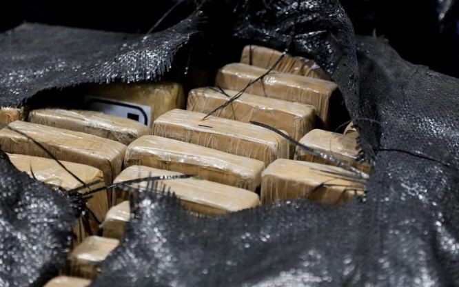 世界各地执法部门截获的可卡因大幅增加。2022年4月21日的照片显示，厄瓜多尔内政部准备焚毁9吨多的可卡因。（图：路透社）