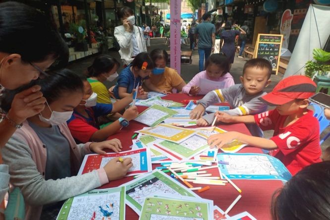 小学生在参加课外活动。（图：市书香街）