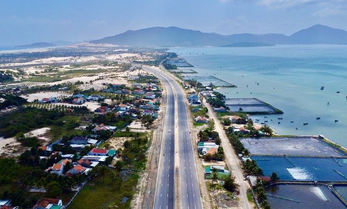 途经庆和省万宁县潭门村的1号国道线正式投入使用。（图：淑仪）