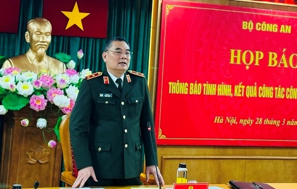 公安部发言人苏恩稣中将在新闻发布例会上发言。（图：TH）