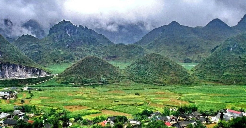 美丽如画的安明。