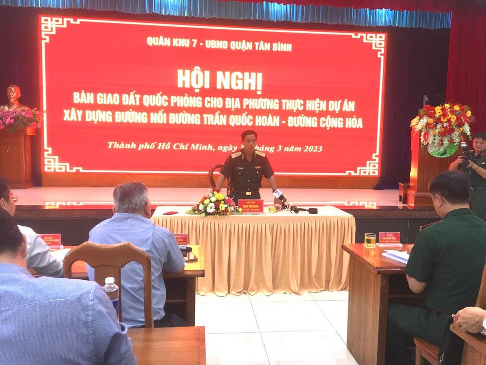 第七军区副司令、参谋长邓文雄少将在会议上发言。（图：云山）