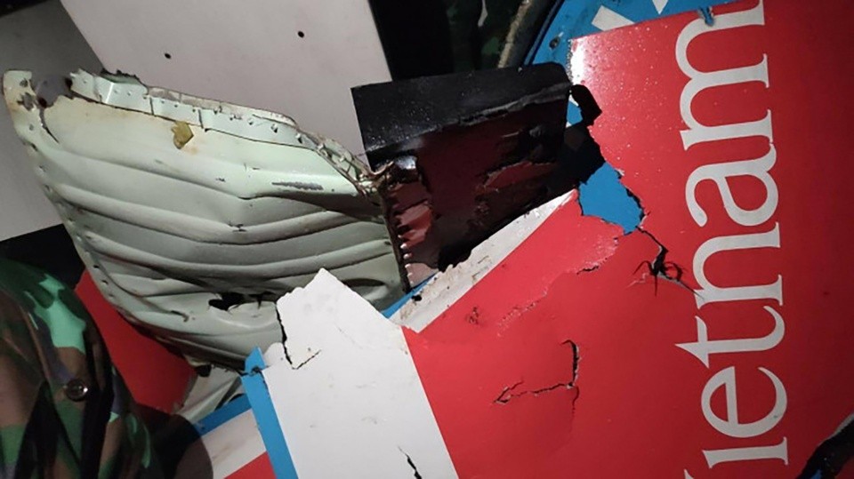 坠毁直升机的部分残骸。（图：T.P）