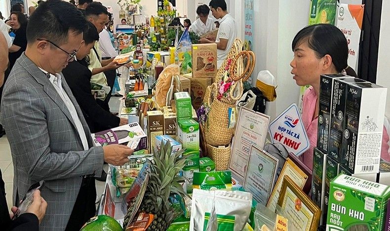 本市与九龙江平原企业加强贸易往来活动。