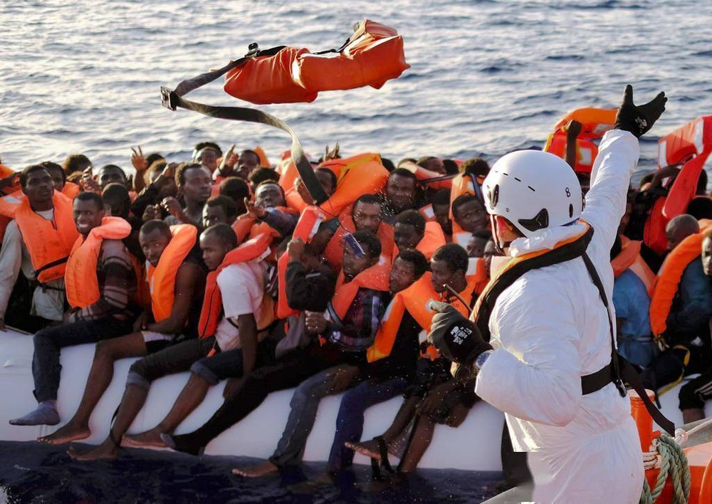 获救的非法移民。（图：互联网）