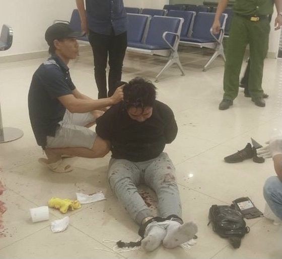 劫匪被当场制服。（图：警方提供）