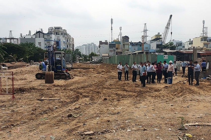 市人民议会常务处监察第六郡卫生防疫中心建设项目的进度。