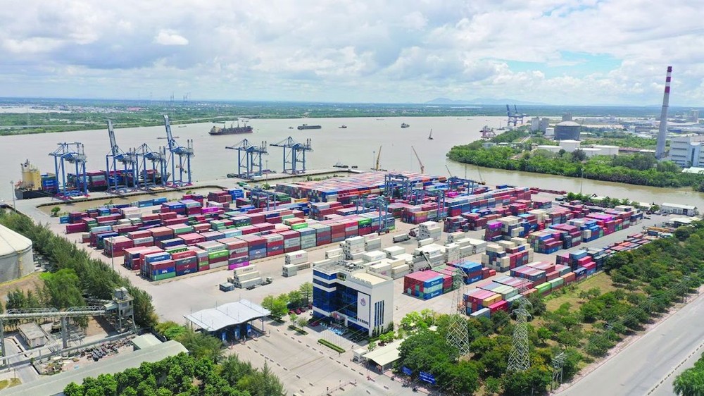 胡志明市芽皮县协福港口一瞥。