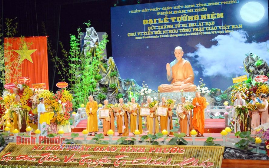 2023年大爱道尼圣祖与越南佛教老前辈工友诸尊尼大典现场一隅。（图：平福报）