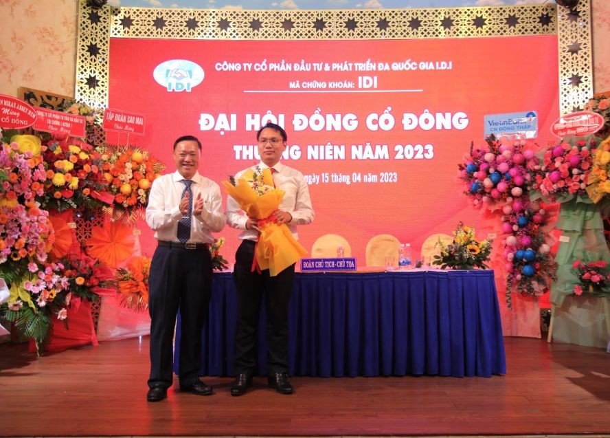 晨星集团新总经理兼跨国发展投资股份公司副董事长黎俊英先生。