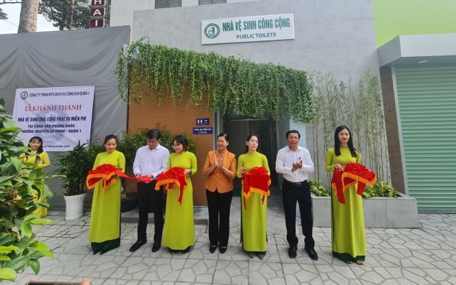 丰州公园公共厕所系统改造、建设工程移交仪式。（图：阮珠）