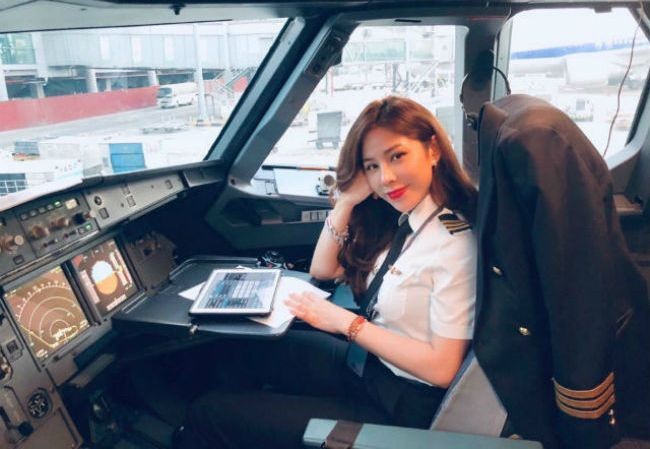 图为一名越南女飞行员。（图：互联网）