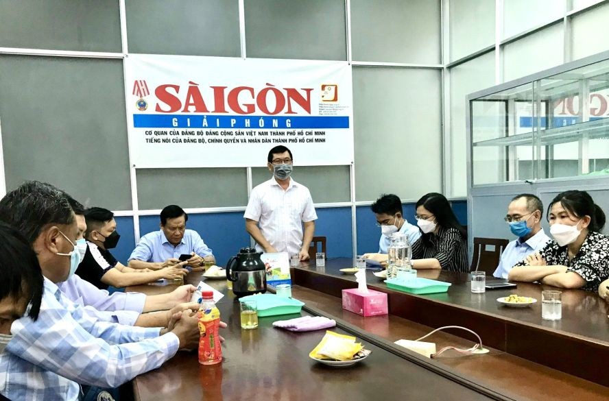 本报编辑部进行交流以提高业务水平。