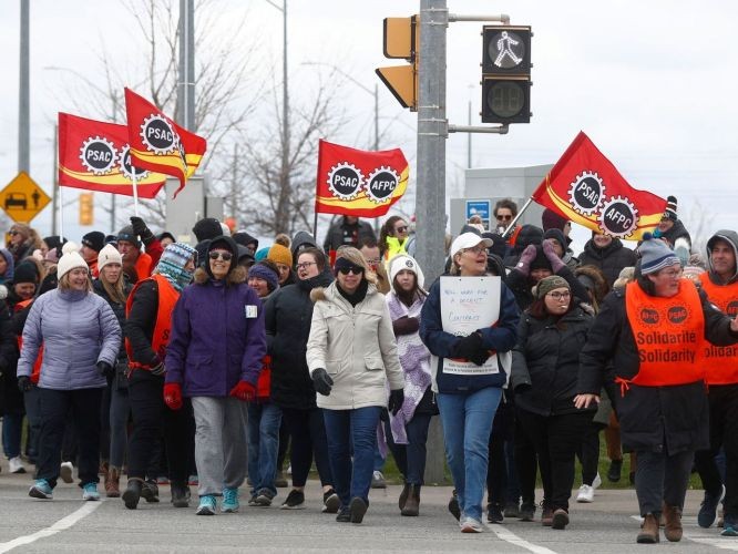 加拿大公务员工会组织在全国范围内发动的大规模罢工已持续逾10天。（图：互联网）