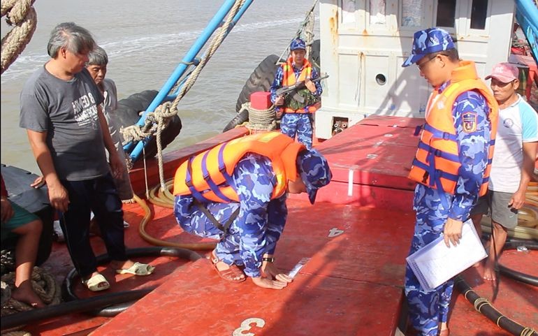 违规运油船被查获