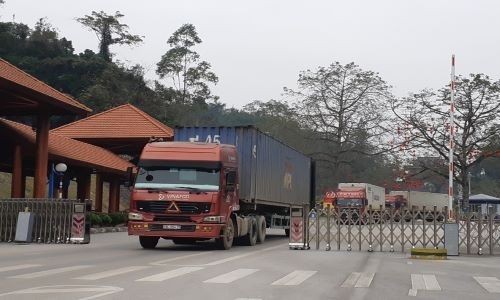 假日期间谅山省边贸活动活跃