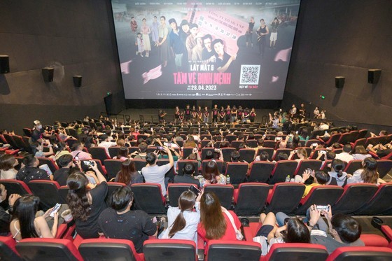 《翻脸6》制作团队与观众交流。