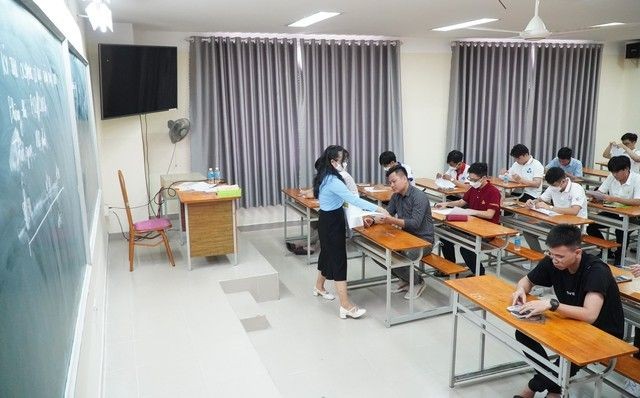 考场一隅。（图：日芳）