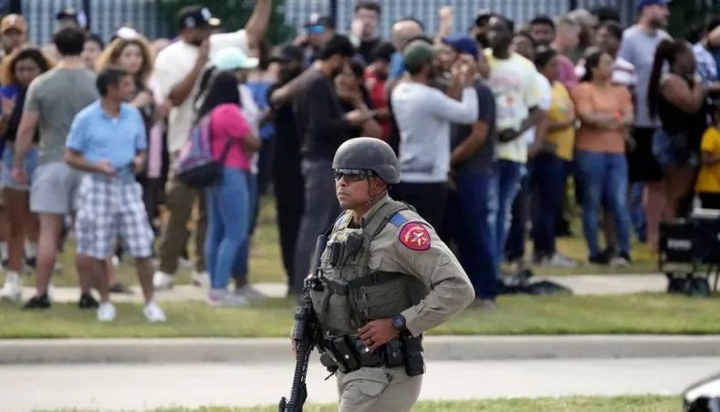 美国得州一处购物中心发生枪击事件。（图：AP）