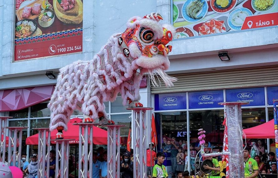 本市福海龙狮堂参加比赛。